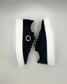 “P-7” LOW-TOP SNEAKERS IN NAVY LEATHER WITH GOLD RING AND PERFORATED SIDE.