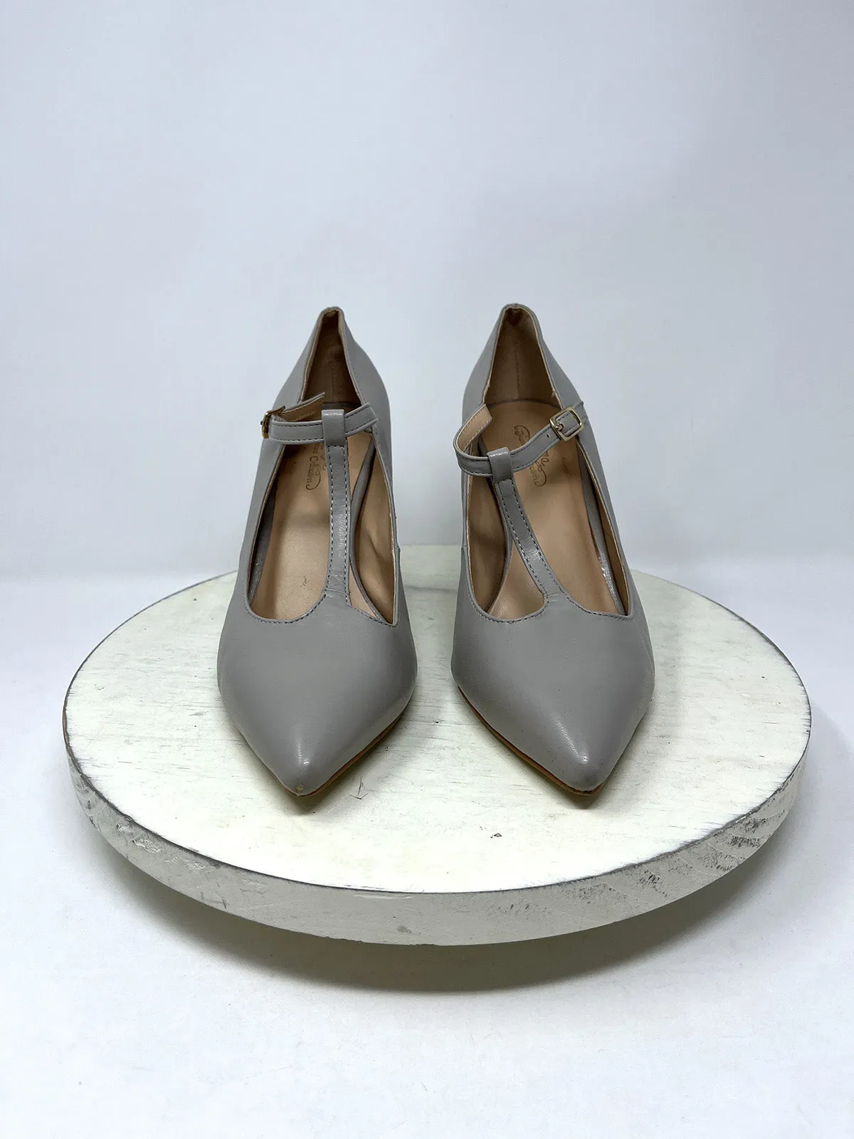 Vintage Journee Size 9 Gray T-Strap Heels