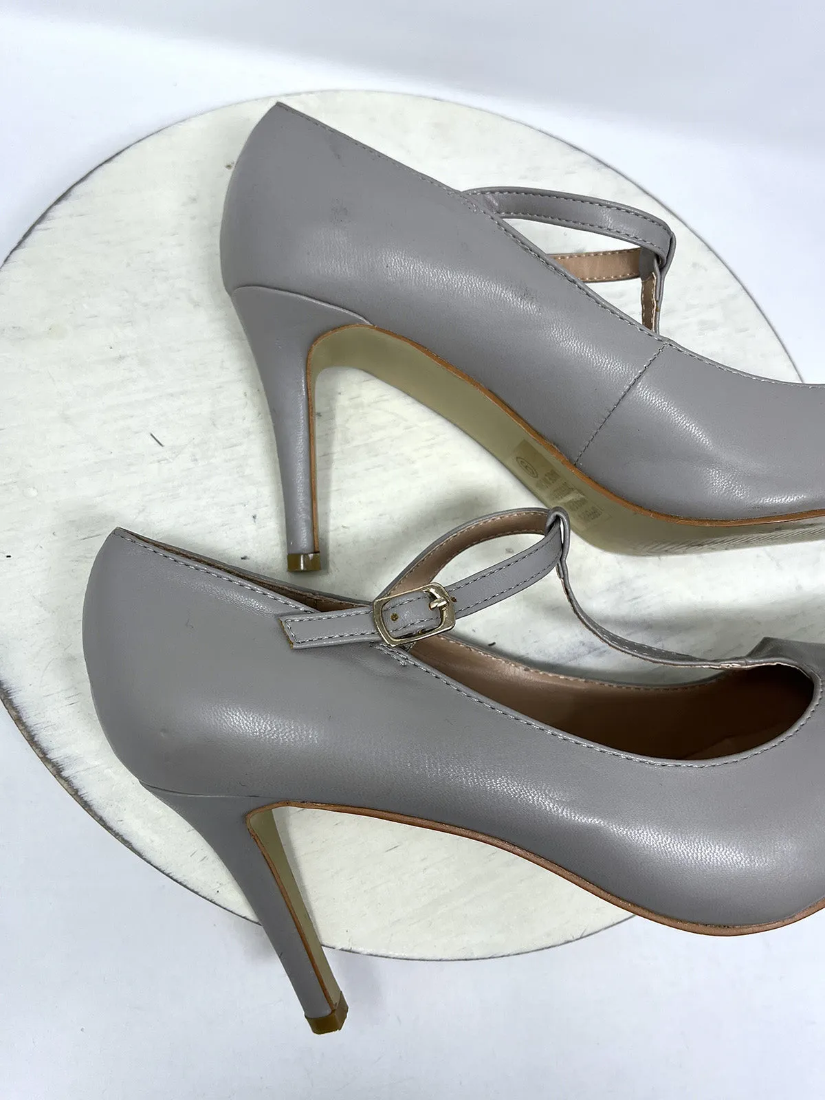 Vintage Journee Size 9 Gray T-Strap Heels